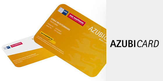 Vorder- und Rückseite der AzubiCard mit Muster-Name, daneben Infos über die AzubiCardBW
